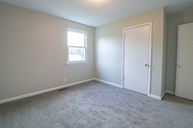 Building Photo - 808 Helton Dr