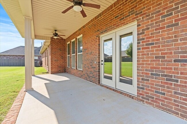 Building Photo - 121 Hilltop Ridge Dr