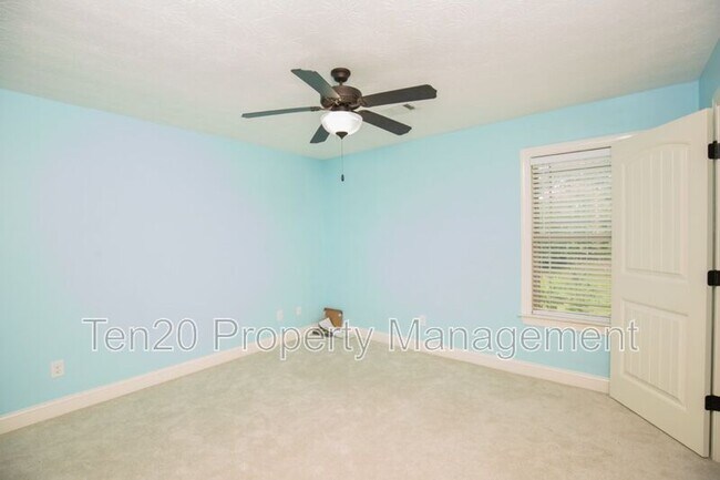 Building Photo - 7177 Helen Dr