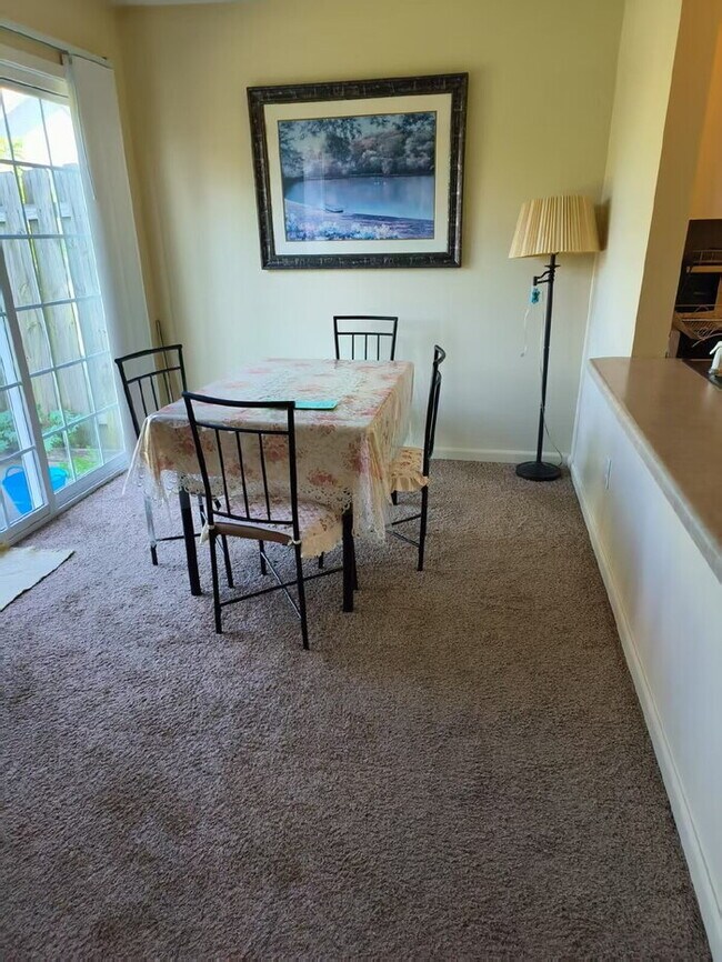 Building Photo - 3BR/2.5BA Condo with attached single-bay g...