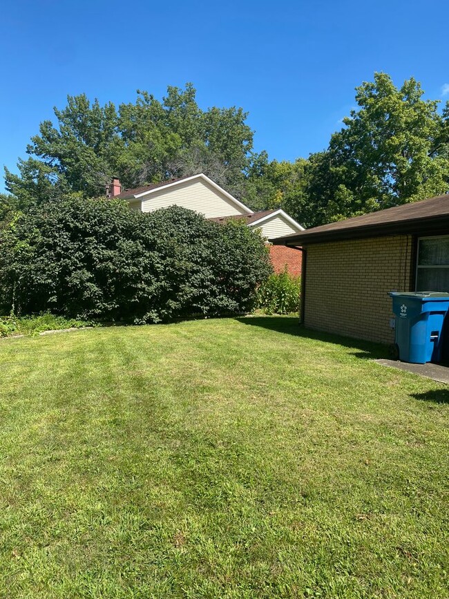 Building Photo - West side Duplex