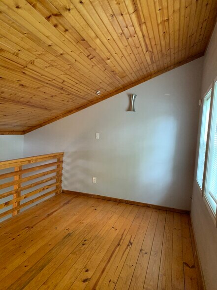 Loft - 1112 Cardinal St # 107