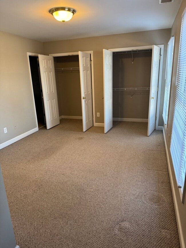 Building Photo - Hollar Duplex Conover