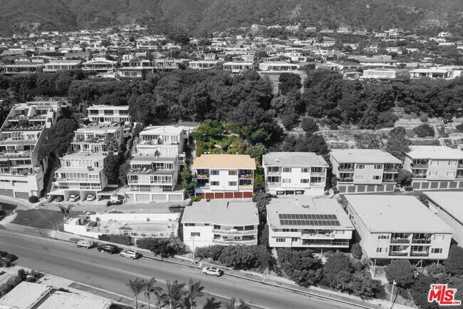 Building Photo - 18111 Coastline Dr