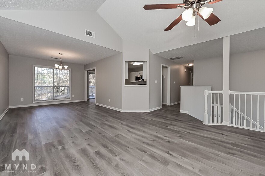 Building Photo - 10395 Starling Trail