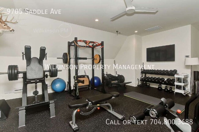 Building Photo - 9705 Saddle Ave