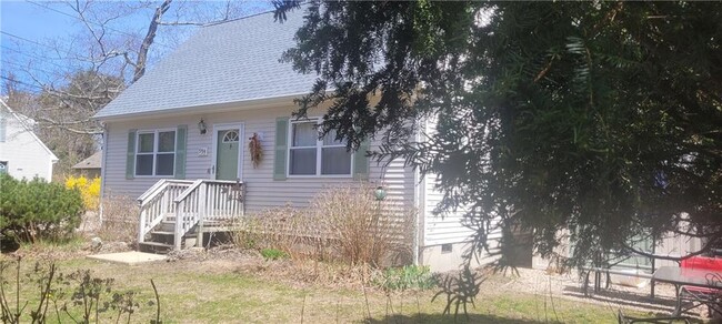 Primary Photo - 559 Middlebridge Rd