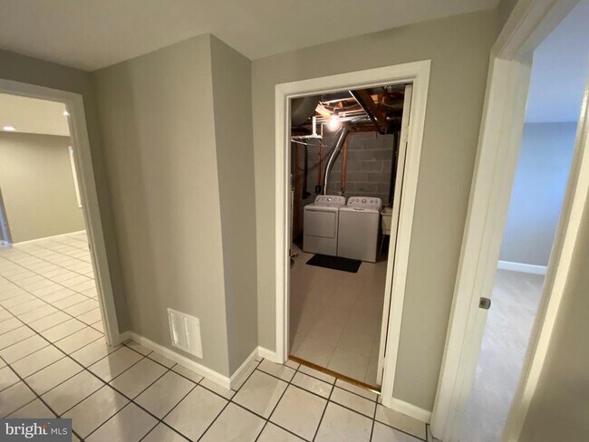 Building Photo - 9400 Candleberry Ct