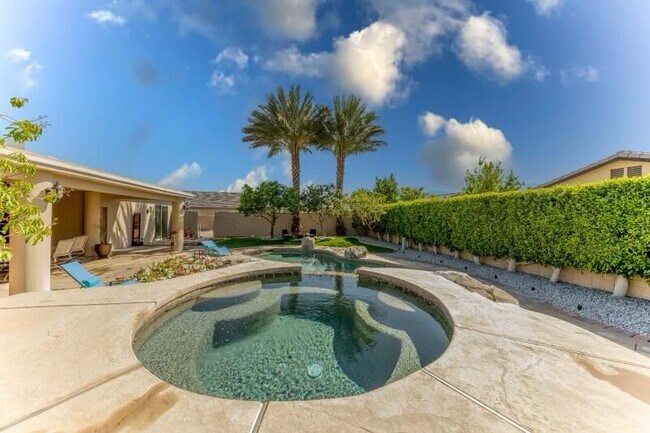 Building Photo - 31695 Avenida Del Padre