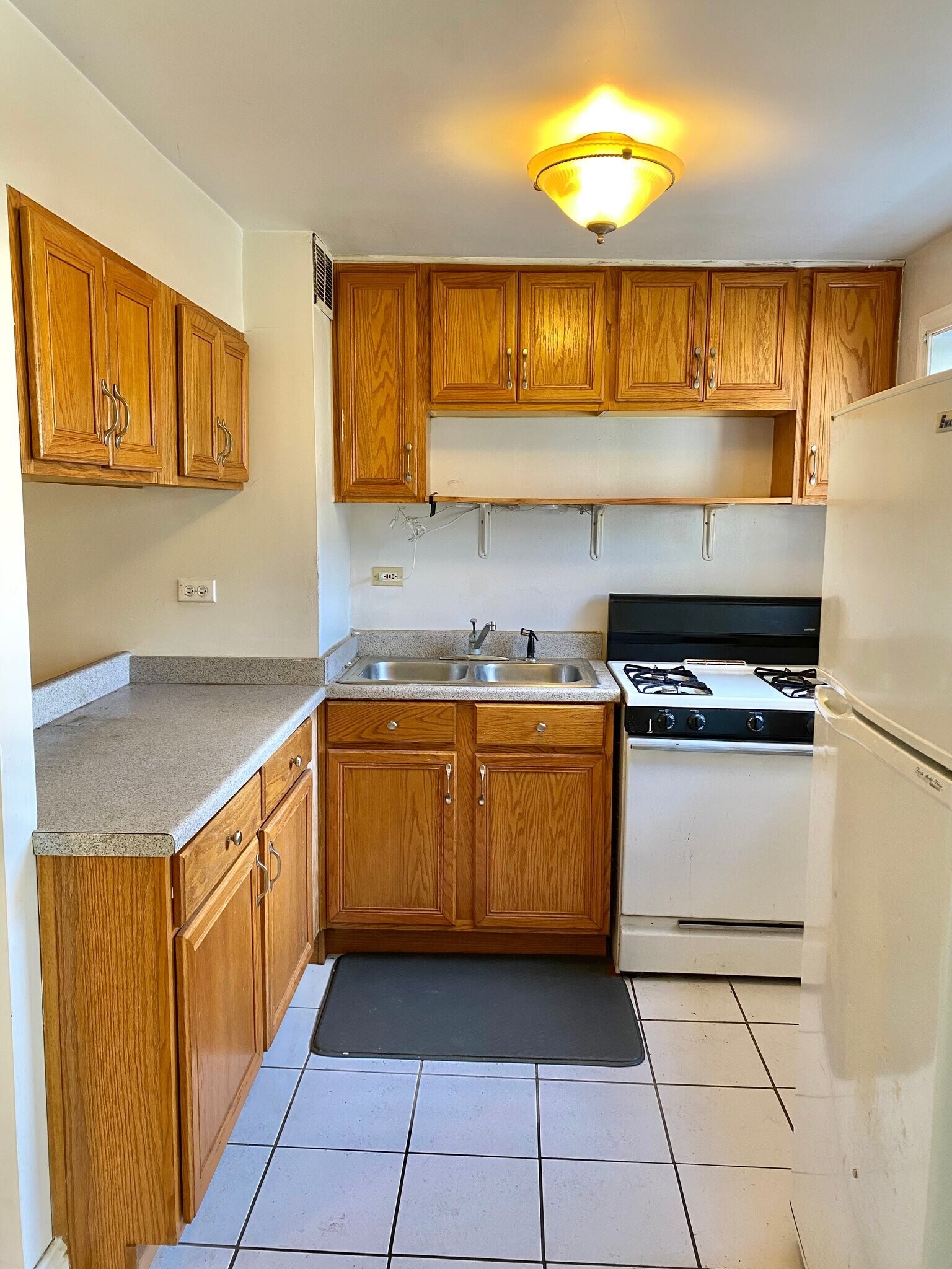 Building Photo - 1228 W 33rd St