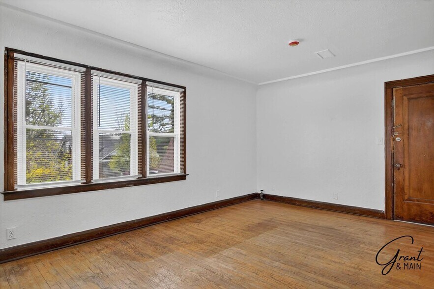 Building Photo - 10345-10345 Crocuslawn Ave