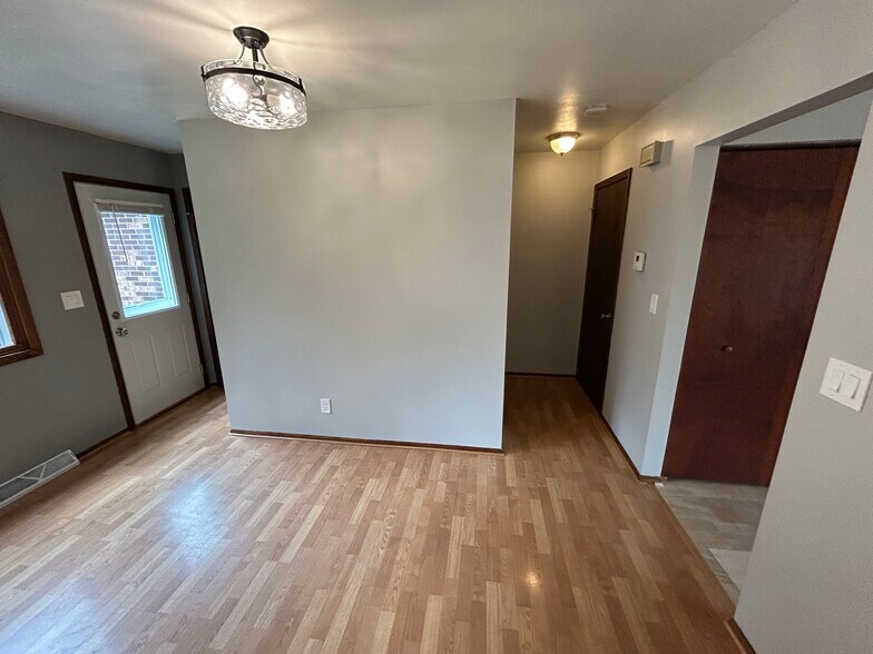 Building Photo - 2709 Albany Ct