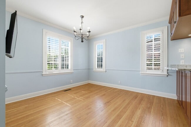 Building Photo - 1002 Sutton Hill Rd