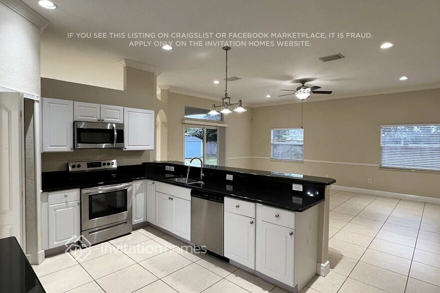 Building Photo - 1025 SW Romaine Ln