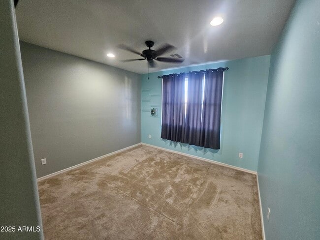 Building Photo - 3216 S Cottonwood Dr