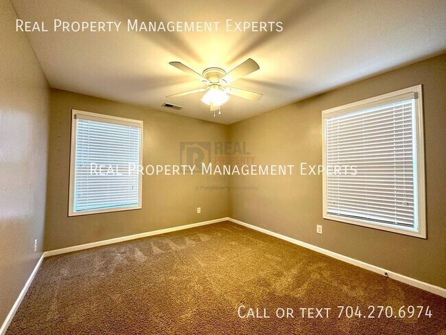 Building Photo - 7839 Sawgrass Ln