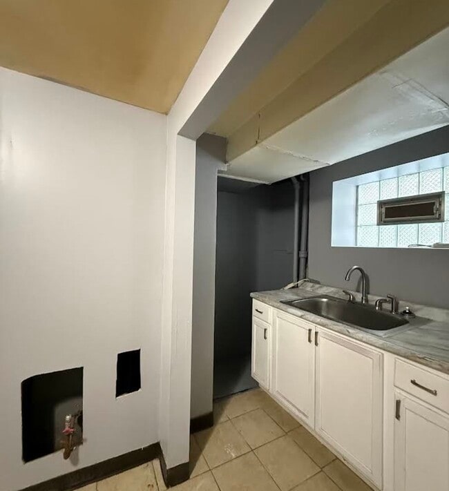 Building Photo - 5438 S Washtenaw Ave.