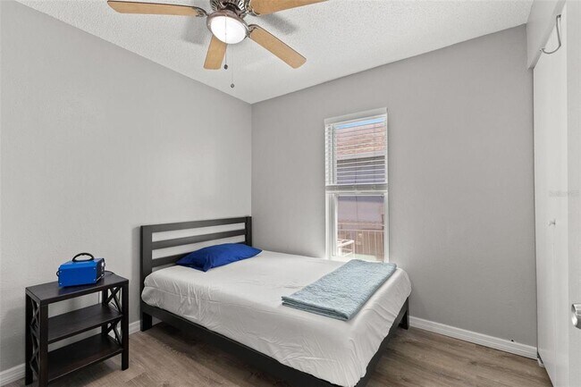 Building Photo - 923 E 12th Ave