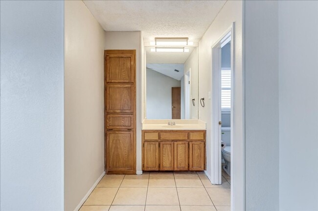 Building Photo - 11205 Willowood Creek Dr