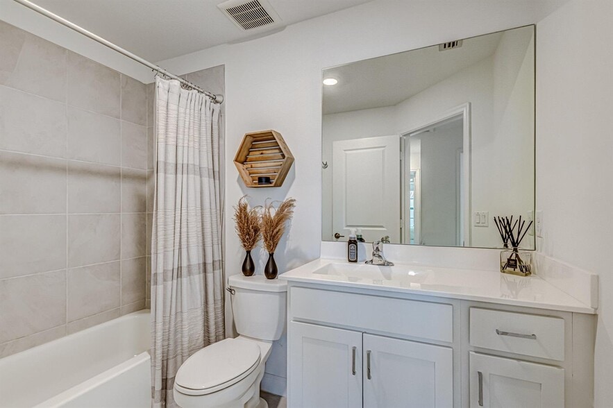 Building Photo - 5007 Woods Edge Cir