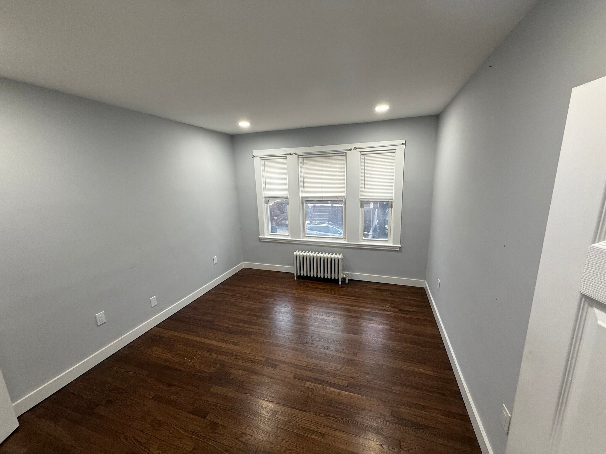 Building Photo - 16 Astoria St