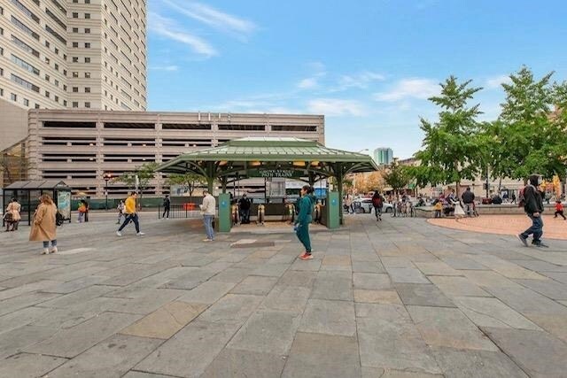 Building Photo - 102 Christopher Columbus Dr