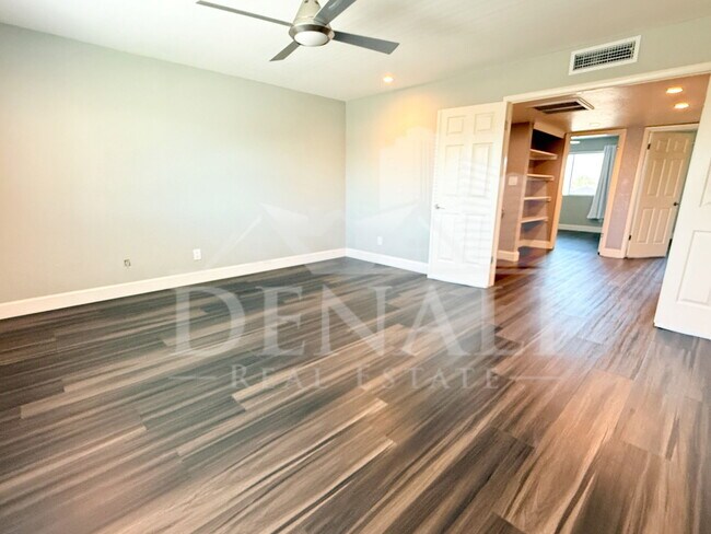 Building Photo - 811 E Chilton Dr