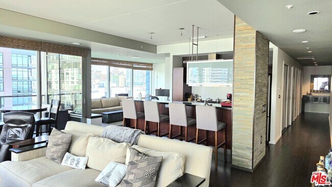 Building Photo - 1155 S Grand Ave