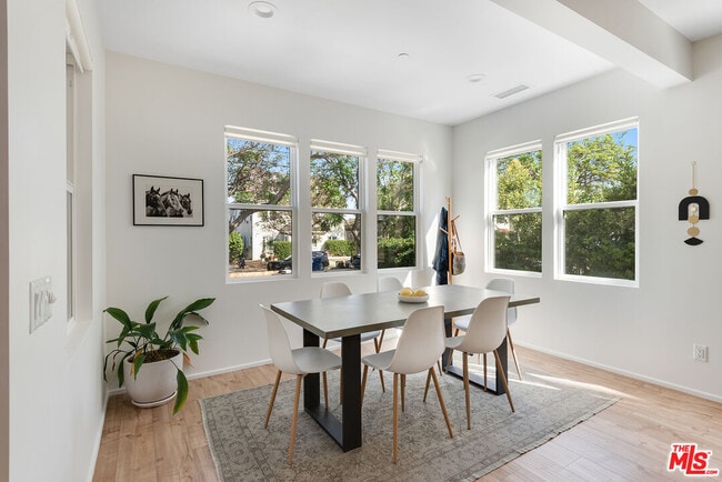 Building Photo - 841 N La Fayette Park Pl