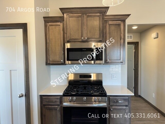 Building Photo - 704 Argos Rd