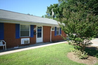 Building Photo - Renovated Apartment Near Duke West / W&D /...