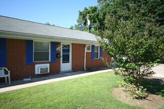 Building Photo - Renovated Apartment Near Duke West / W&D /...