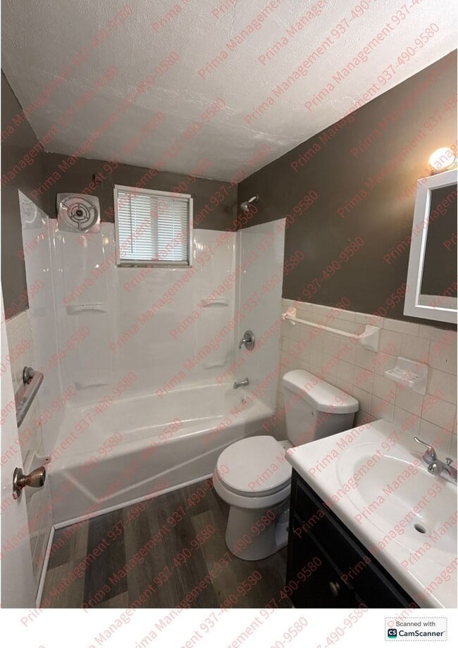 Building Photo - 21 W Parkwood Dr