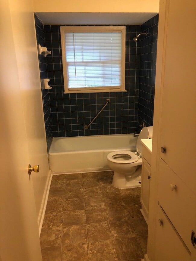 Building Photo - 468 Bowen Blvd