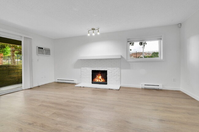 Building Photo - $1,895 - 2 Bed 2 Bath Condo in Aurora with...