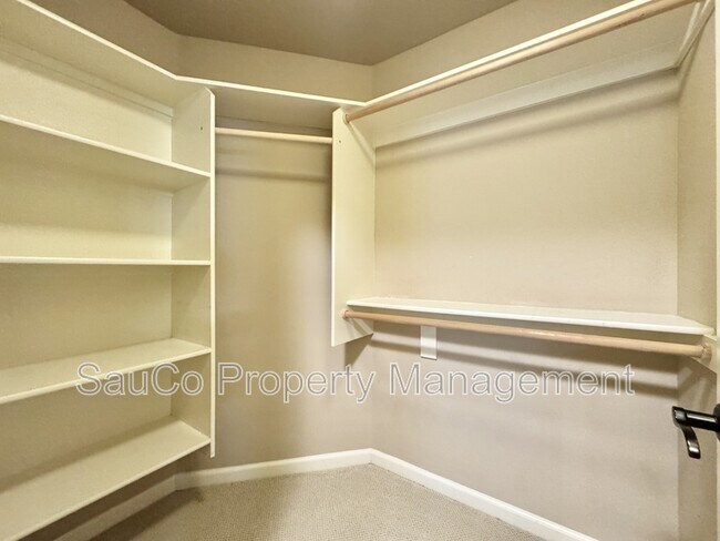 Building Photo - 7182 NE Rockridge Pl