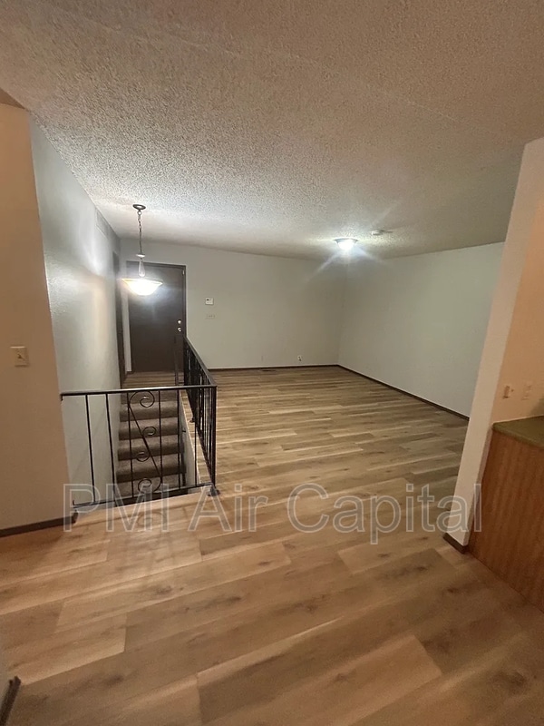 Building Photo - 1530 N Maybelle St