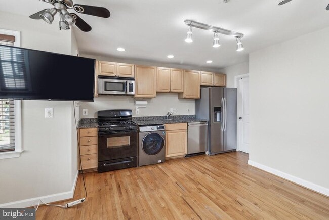 Building Photo - 723 Longfellow St NW