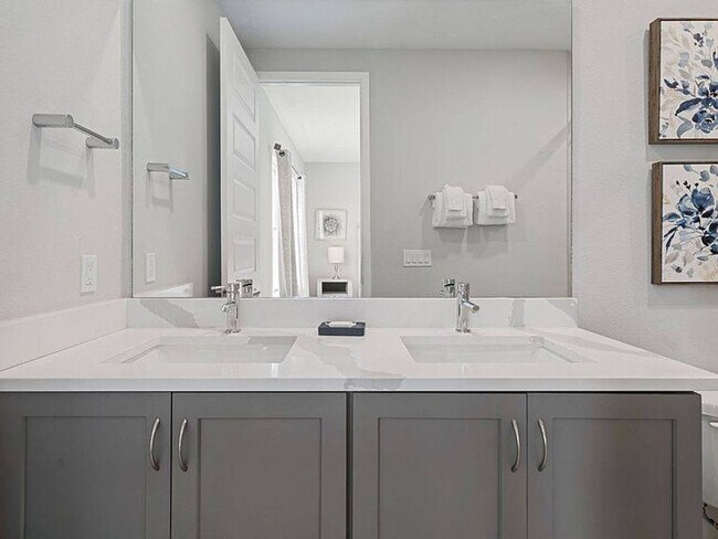 Building Photo - 7916 Draw St