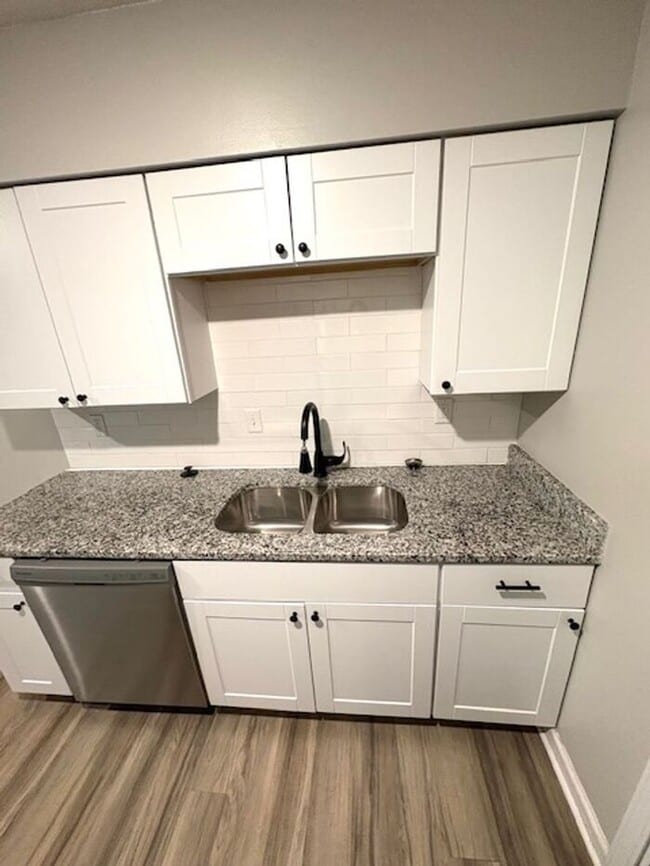 Building Photo - Live by UofM: Updated 1BR Apartment with W...