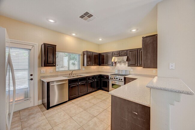 Building Photo - Stunning Northwest three bedroom w/ a loft!