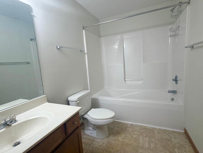 Building Photo - 873 Quadrilla St