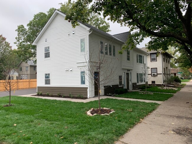 Building Photo - 2106 Fairmont St SE