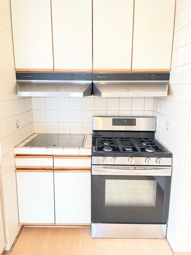 Building Photo - Beautiful 3 Bed / 2 Bath Sunset/Parkside Home!