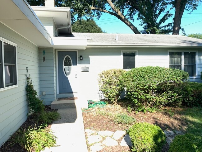 Primary Photo - 1126 Laurel Ln