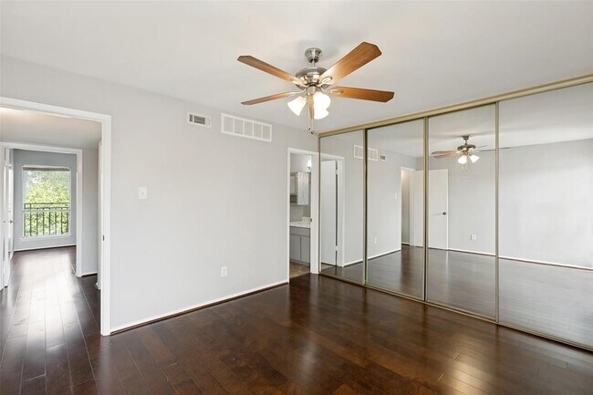 Building Photo - 6910 Hart Ln