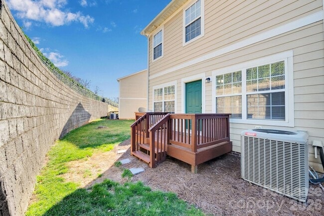 Building Photo - 163 Forest Ridge Rd