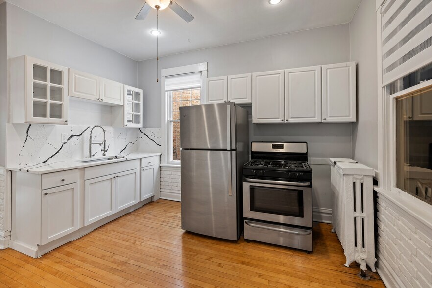 Building Photo - 3915 N Seeley Ave