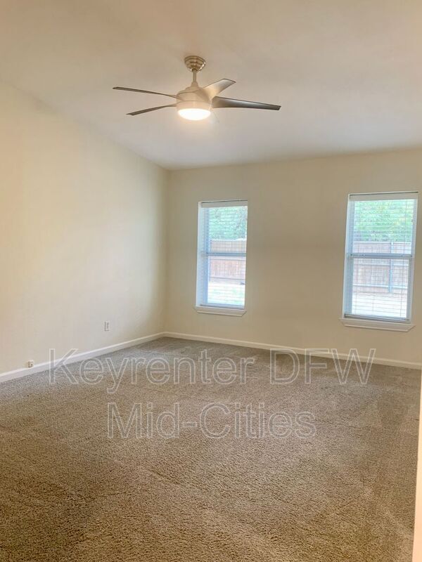 Building Photo - 501 Nottingham Dr
