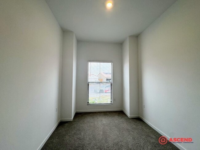 Building Photo - Stunning Newly Built Home in the Southwest!